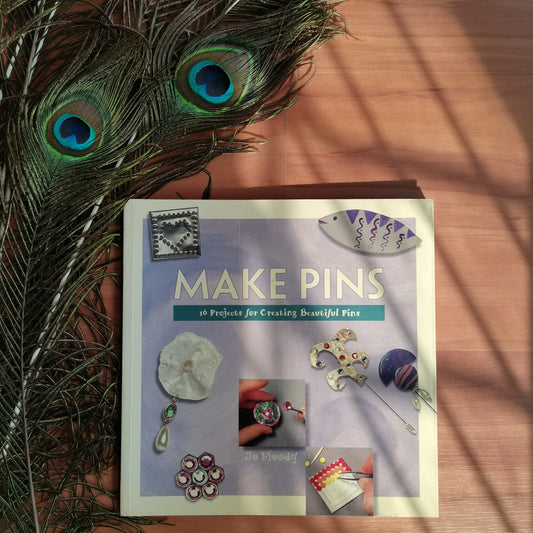 Make pins book front أمام كتاب صناعة الدبابيس