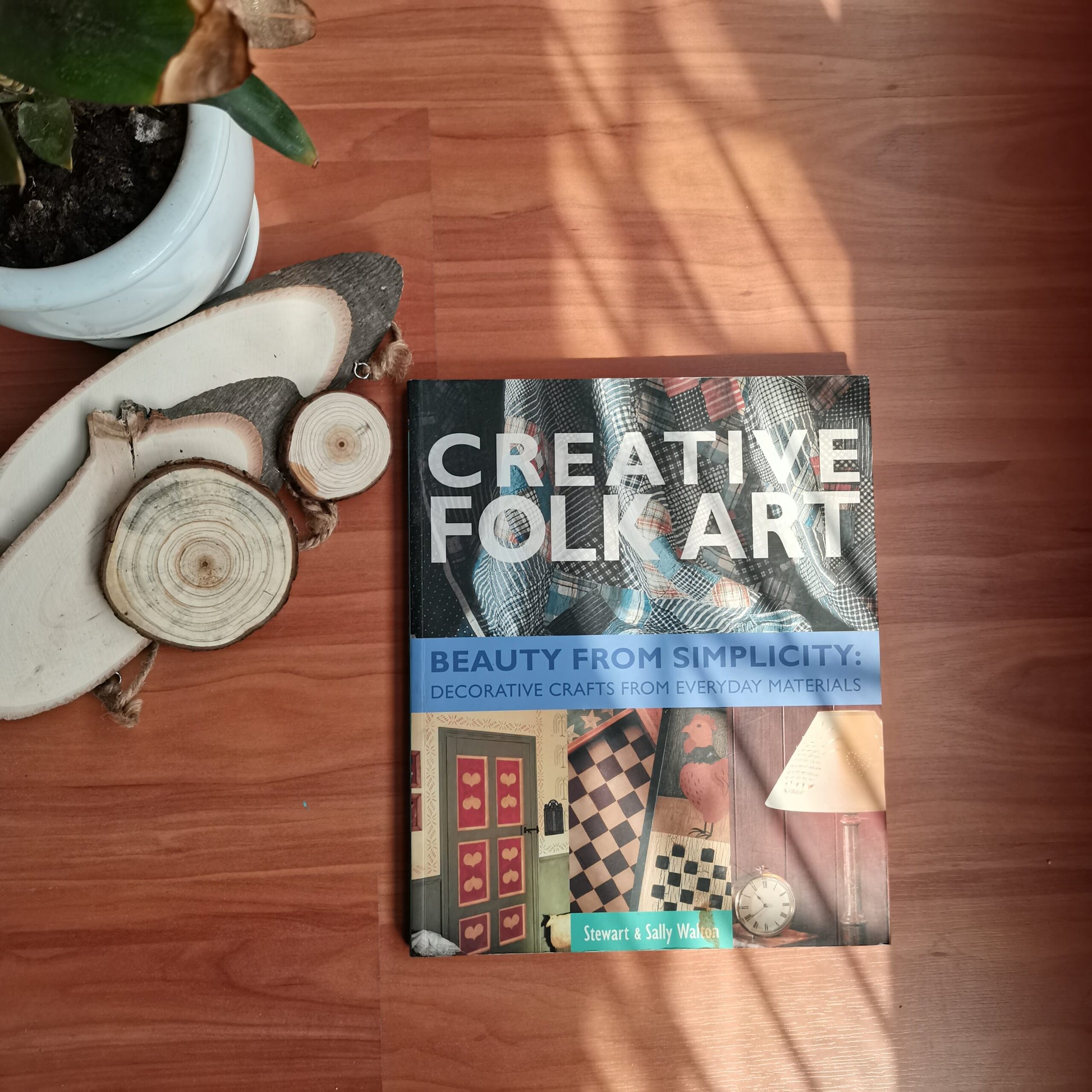 creative folk-art book front أمام كتاب الفن الشعبي الإبداعي