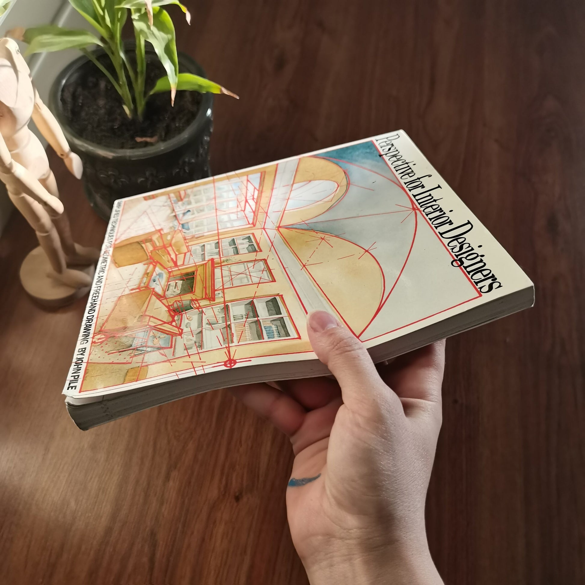 Perspective for Interior Designers book side جانب كتاب المنظور للمصممين الداخلين