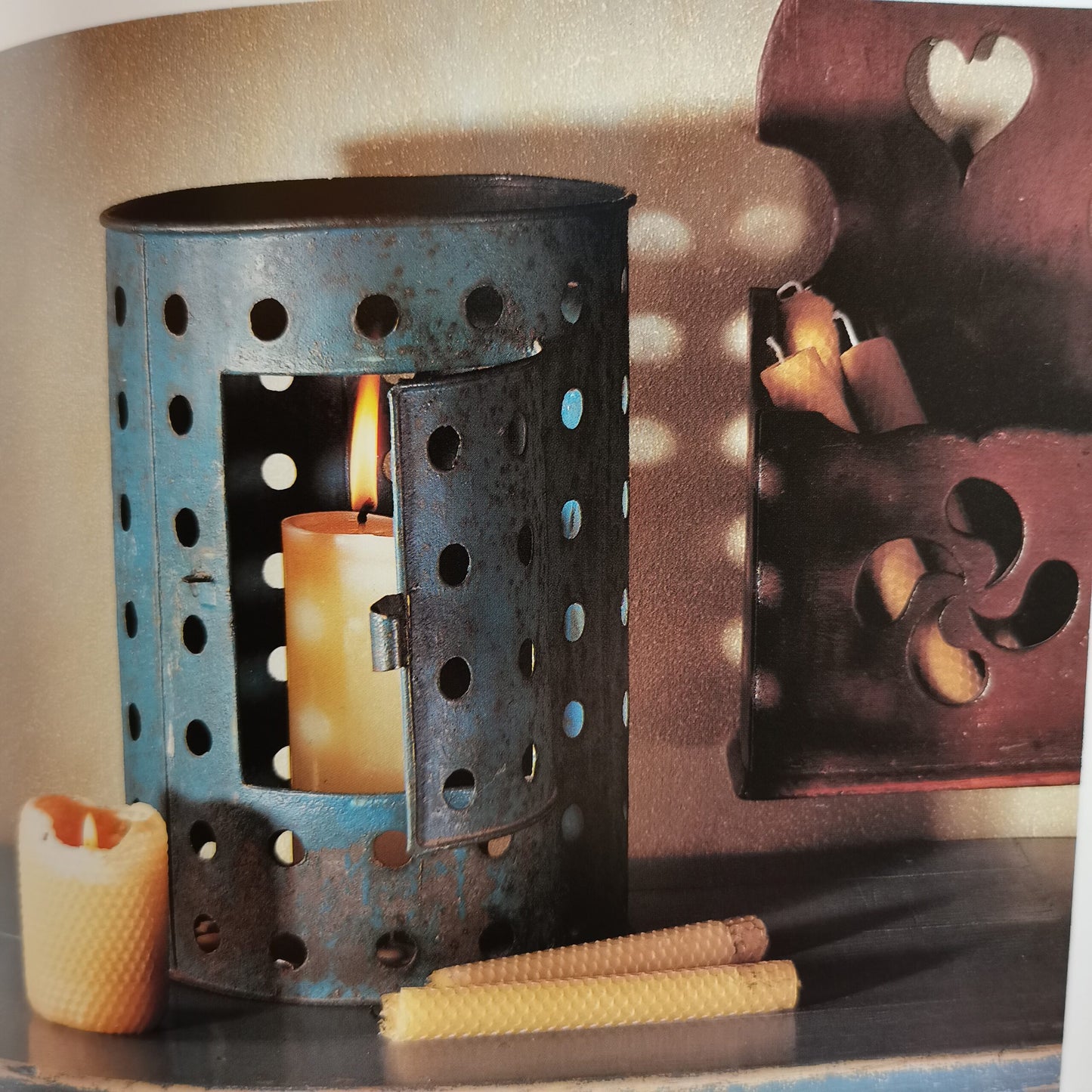 a metal candle holder with holes for light to escape حامل شمعة معدني مع ثقوب ليخرج منها الضوء